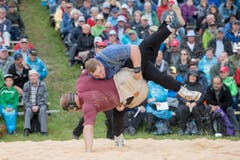 Joel Wicki, oben, und Christoph Bieri. (Bild: Urs Flüeler, Keystone / Rigi Staffel, 09.07.2017)
