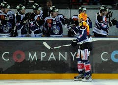 Zugs Damien Brunner lässt sich feiern. (Bild: Keystone)