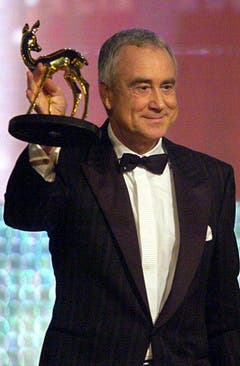 Kurt Felix bei der Bambi-Verleihung im November 2003. Felix wurde mit dem Bambi für sein Lebenswerk ausgezeichnet. (Bild: Keystone / EPA)