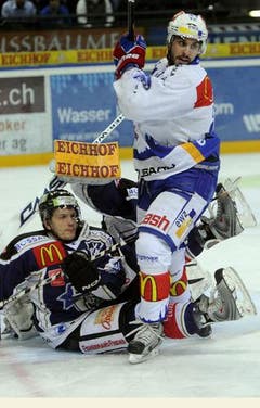 Luca Cunti (rechts) gegen Yannick Blaser. (Bild: Keystone)