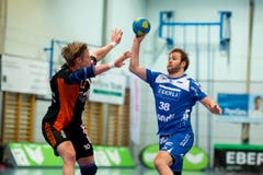 Der Krienser Thomas Hofstetter (rechts) im Duell mit Christoffer Brännberger (Bild: Dominik Wunderli / Neue LZ)