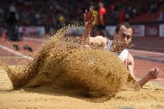 Dominik Distelberger beim Weitsprung. (Bild: Keystone)
