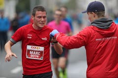 Die Läuferinnen und Läufer sind unterwegs (Bild: Philipp Schmidli/LZ)