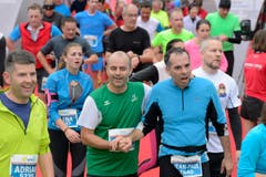 Einige der 10'000 Siegerinnen und Sieger beim Zieleinlauf. (Bild: Dominik Wunderli/LZ)