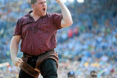 Christian Stucki freut sich im 3. Gang über seinen Sieg gegen Markus Schläpfer (Bild: Swiss-Image)
