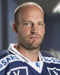 Andrew Hutchinson, Note 2.5 Technisch beschlagen, aber hüftsteif, fehleranfällig und emotionslos. Kurz: Ein Fehlgriff, dem niemand nachtrauert. Statistik: Quali: 33 Spiele, 4 Tore/11 Assists, 22 PIM, Plus-2-Bilanz. P-Runde: 3 Spiele, kein Tor/ 2 Assists, keine PIM, ausgeglichene Bilanz. (Bild: PD)