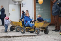 Bilder von unterwegs: Eindrücke von der Laufstrecke und auf Nebenschauplätzen. (Bild: Ramona Geiger/Claude Hagen/LZ)