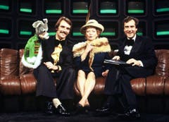 Kurt Felix, Moderator «25 Jahre Fernsehen» (re.), im Gespräch mit Kliby und Stephanie Glaser, 20.7.1978 (Bild: SRF / Marianne Wolleb)