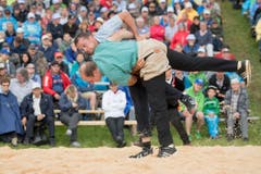 Marcel Mathis, hinten, und Bruno Gisler im 1. Gang. (Bild: Urs Flüeler, Keystone / Rigi Staffel, 09.07.2017)