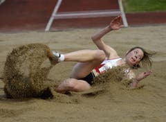 Die Schweizerin Irene Pusterla kommt mit 6,48m im Weitsprung auf Platz 3. (Bild: Keystone)