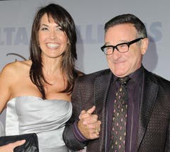 Robin Williams mit seiner Frau Susan Schneider an der Premiere von «Old Dogs - Daddy oder Deal» in Los Angeles. (Bild: Keystone)