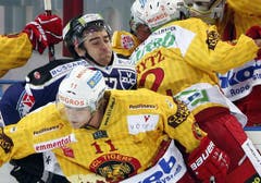 Fabian Schnyder inmitten von Robin Leblanc (links) und Philippe Rytz. (Bild: Keystone)