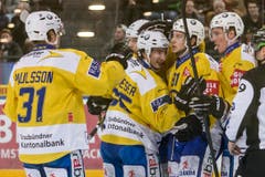 Jubel beim HC Davos beim Eishockey-Meisterschaftsspiel der National League A zwischen dem EV Zug und dem HC Davos. (Bild: Keystone)