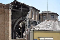 In der Stadt stürzte eine Kirche ein. (Bild: Keystone / AP)