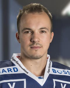 Sturm Alessio Bertaggia, Note 4 Konnte die riesigen Erwartungen nicht erfüllen. Schnell, aber zu wenig kaltblütig. Steigerte sich gegen Saisonende. Statistik: Quali: 49 Spiele, 7 Tore/5 Assists, 36 PIM, Minus-5-Bilanz. P-Runde: 6 Spiele, kein Tor/ 2 Assists, 2 PIM, Plus-2-Bilanz. (Bild: PD)