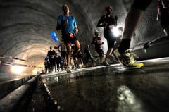 Der Lauf durch den Tunnel. (Bild: Eveline Beerkicher/Neue LZ)
