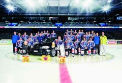 Das Kader des EV Zug in der Saison 2011/2012, fotografiert in der Bossard-Arena. (Bild: pd)
