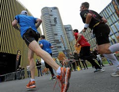 Bilder von unterwegs: Eindrücke von der Laufstrecke und auf Nebenschauplätzen. (Bild: Andi Mettler/swiss-image.ch)