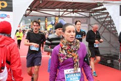 Einige der 10'000 Siegerinnen und Sieger beim Zieleinlauf. (Bild: Ramona Geiger/ Claude Hagen/LZ)
