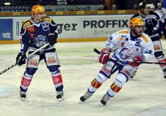 Damien Brunner (links) gegen Jeff Tambellini. (Bild: Keystone)