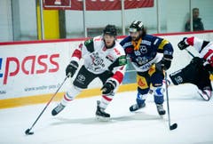 Zugs Dominik Schlumpf (rechts) gegen Kölns Alexander Weiss. (Bild: Corinne Glanzmann)