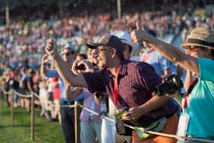Schwingerfans feuern ihre Schwinger an am Eidgenössischen Schwing- und Alplerfest (ESAF) Estavayer 2016. (Bild: URS FLUEELER)