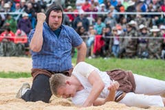 Roman Fellmann (links) gewinnt im 6. Gang gegen Fabian Durrer. (Bild: Alexandra Wey / Keystone)