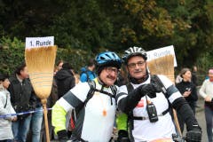 Bilder von unterwegs: Eindrücke von der Laufstrecke und auf Nebenschauplätzen. (Bild: Ramona Geiger/Claude Hagen/LZ)