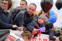 Làufer, Läuferinnen, Publikum – und eine ganze Stadt als Kulisse. (Bild: Dominik Wunderli/LZ)