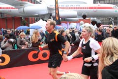Einige der 10'000 Siegerinnen und Sieger beim Zieleinlauf. (Bild: Ramona Geiger/ Claude Hagen/LZ)