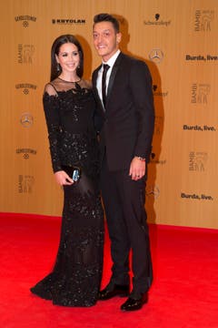 Bei der Bambi-Verleihung in Berlin war die wiedererwachte Liebe von Fussballer Mesut Özil und Sängerin Mandy Capristo der Gesprächsstoff des Abends. (Bild: AP / Markus Schreiber)