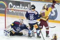 Jeremy Wick von Servette feiert den ersten Treffer des Spiels. (Bild: Urs Flüeler / Keystone)