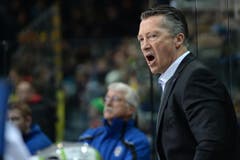 Zugs Trainer Harold Kreis. Freut er sich oder ärgert er sich? (Bild: Daniel Teuscher/EQ Images)