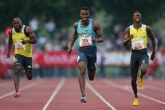 Jason Young (mitte) siegt im 200m Lauf über 19,98. Alex Wilson (links) wird Vierter, Curtis Mitchell läuft auf Rang drei. (Bild: Philipp Schmidli / Neue LZ)