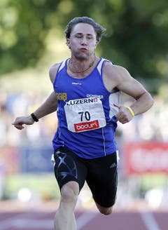 Steven Gugerli vom GG Bern wird mit 10,55 Sekunden über Hundert Meter beim nationalen Programm Dritter. (Bild: Keystone)