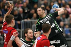 Kriens Boris Stankovic (rechts) gegen Berns Thomas Heer. (Bild: Philipp Schmidli / Neue LZ)