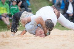 Martin Hersche, unten, und Bruno Nötzli im ersten Gang. (Bild: Urs Flüeler, Keystone / Rigi Staffel, 09.07.2017)