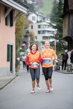 Die Läuferinnen und Läufer sind unterwegs (Bild: Manuela Jans-Koch/LZ)