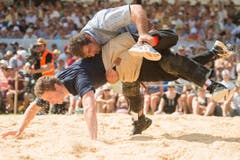Peter Imfeld (oben) bezwingt Marco Heiniger in der 3. Runde. (Bild: Keystone/Urs Flüeler)