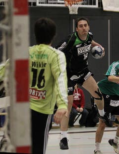 Kriens Boris Stankovic (rechts) gegen Wacker Thuns Marc Winkler. (Bild: Philipp Schmidli/Neue LZ)