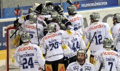 Der Siegesjubel der Spieler des EV Zug. (Bild: Keystone)