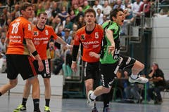 Nicolas Raemy, rechts, vorbei an den Schaffhausern Thomas Heer, David Graubner und Julius Emrich (von links). (Bild: Philipp Schmidli / Neue LZ)