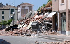 In Cavezzo wurde ein ganzes Haus zerstört. (Bild: Keystone)