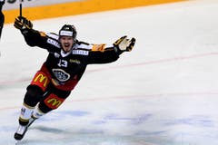 Luganos Alessio Bertaggio trifft zum 3:2. (Bild: Samuel Golay / Keystone)