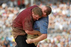 Christian Stucki (L) kämpft im 4. Gang gegen Martin Koch (R). (Bild: Swiss-Image)
