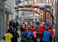 Bilder von unterwegs: Eindrücke von der Laufstrecke und auf Nebenschauplätzen. (Bild: Andi Mettler/swiss-image.ch)