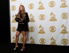 Beyonce Knowles mit den Awards Best R&B Performance, Best R&B Song und Best Surround Sound Album. (Bild: Keystone)