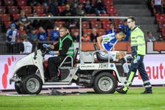 Grasshopper Marko Basic muss verletzt vom Platz. (Bild: Freshfocus)