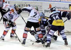 Andy Wozniewski und Björn Christen beschäftigen die Tessiner Schaefer und Müller. (Bild: Keystone)