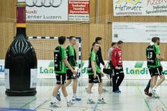 Die resignierten Krienser nach dem Spiel in der Krauerhalle in Kriens. (Bild: Pius Amrein / Neue LZ)